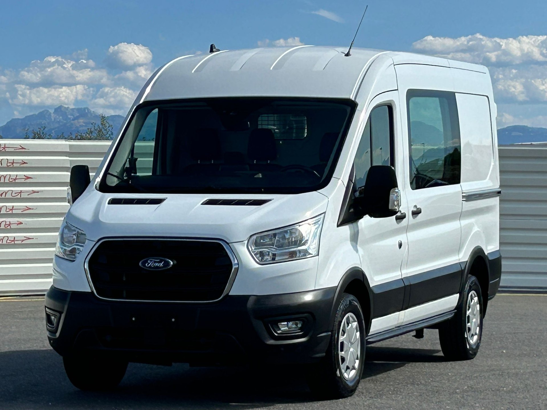FORD Transit Van 350 L2 Trend 2.0 TDCi 130 4WD-image-17
