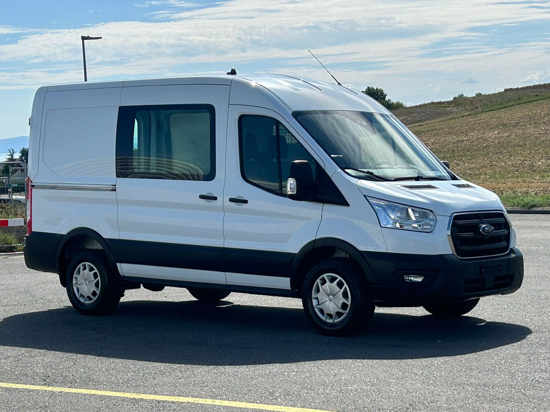 FORD Transit Van 350 L2 Trend 2.0 TDCi 130 4WD-image-31