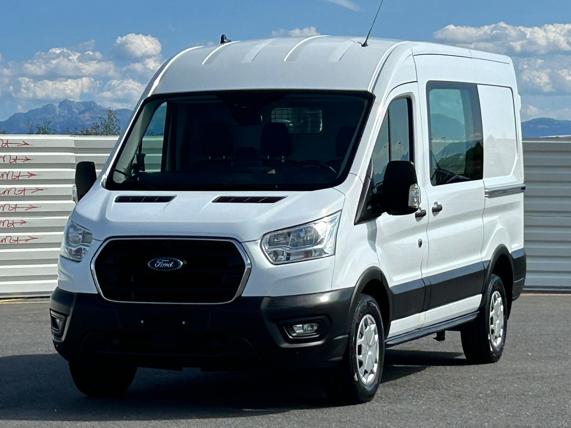 FORD Transit Van 350 L2 Trend 2.0 TDCi 130 4WD-image-18