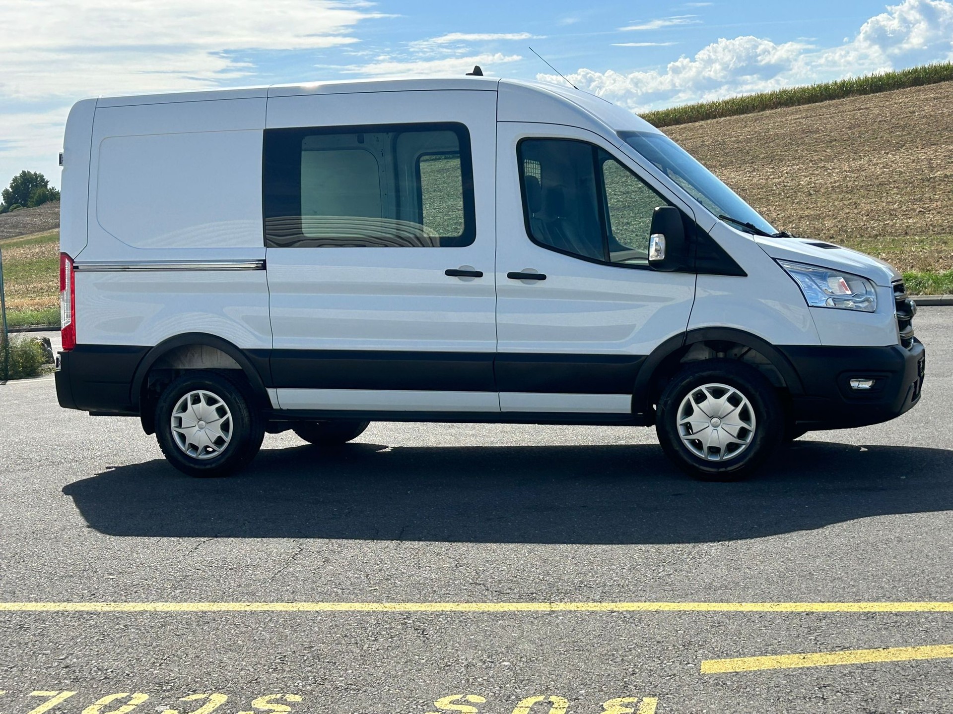FORD Transit Van 350 L2 Trend 2.0 TDCi 130 4WD-image-9