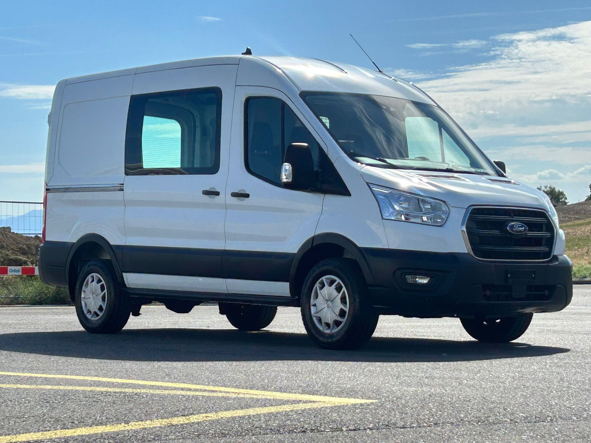 FORD Transit Van 350 L2 Trend 2.0 TDCi 130 4WD-image-6