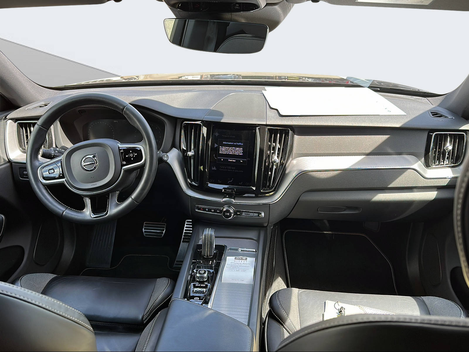 VOLVO XC60 2.0 B4 MH R-Design AWD-image-14