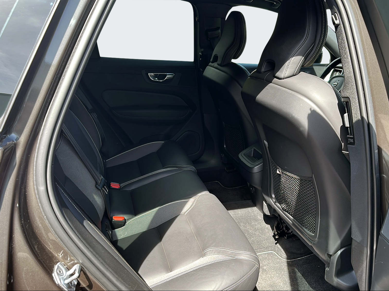 VOLVO XC60 2.0 B4 MH R-Design AWD-image-12