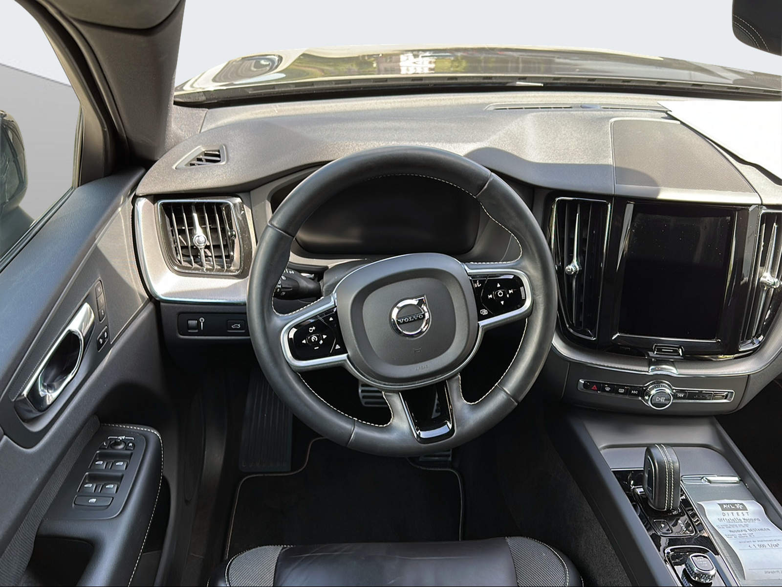 VOLVO XC60 2.0 B4 MH R-Design AWD-image-15
