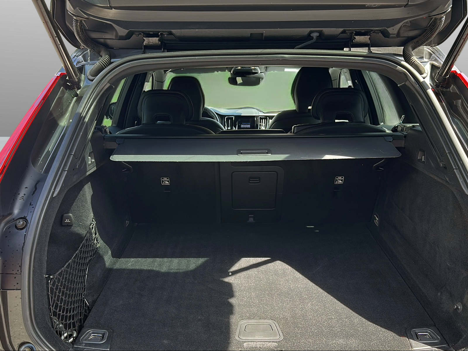 VOLVO XC60 2.0 B4 MH R-Design AWD-image-9