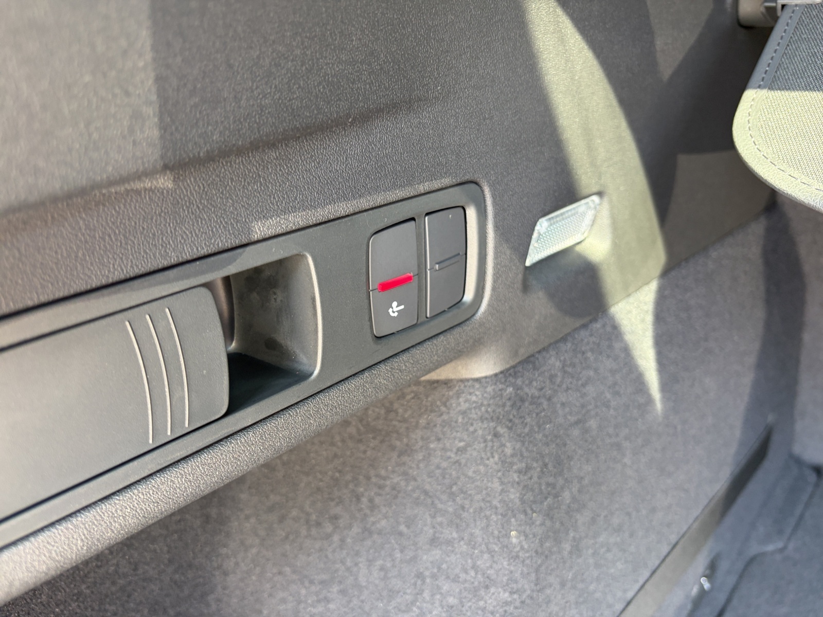 AUDI Q6 e-tron quattro-image-13