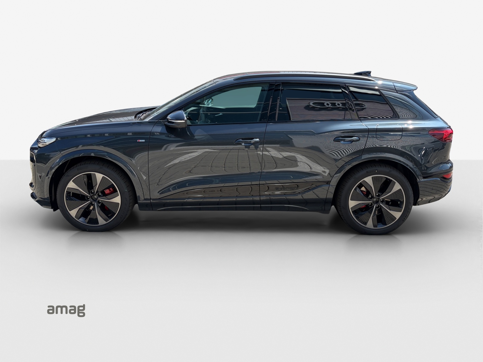 AUDI Q6 e-tron quattro-image-1