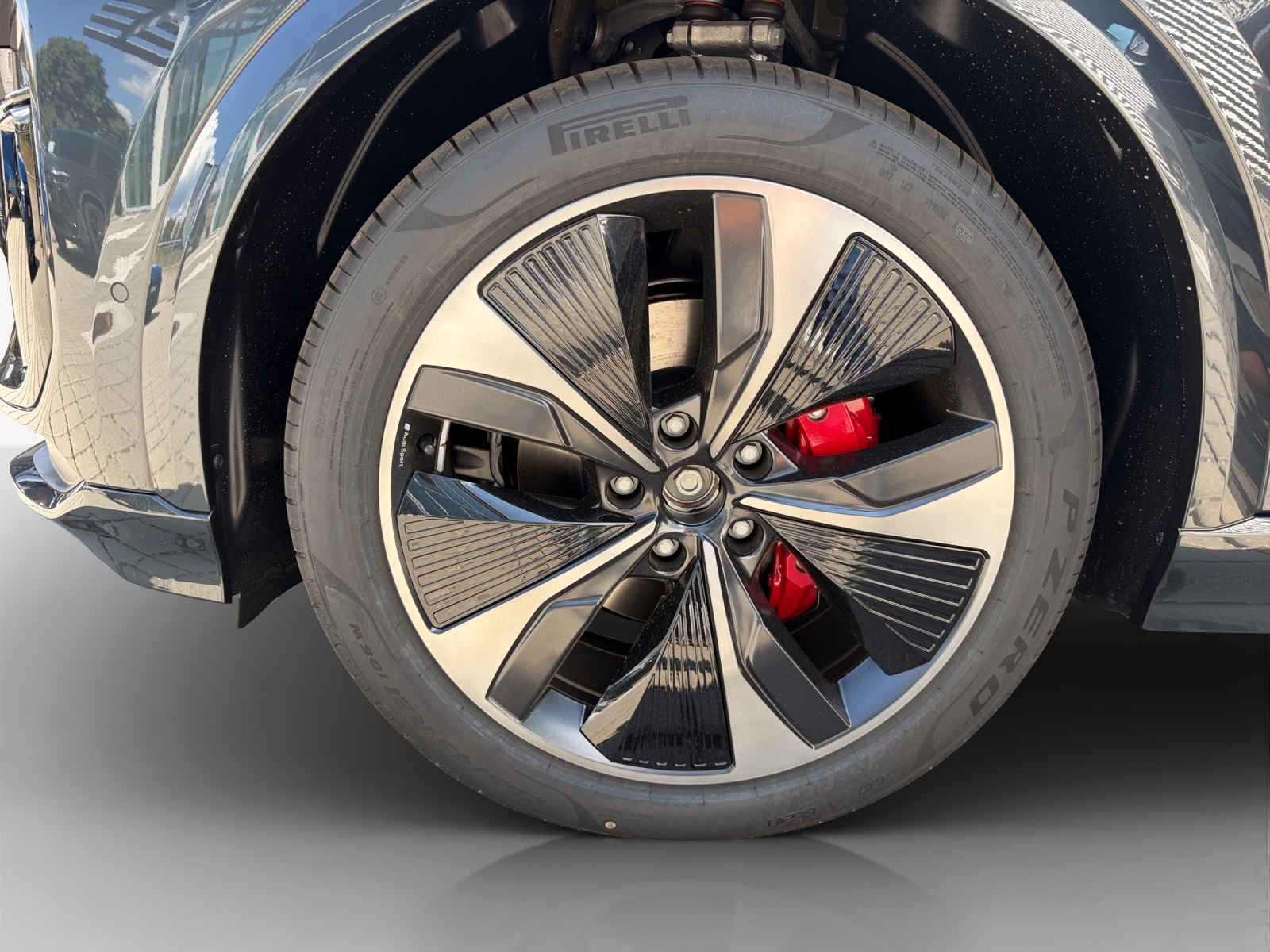 AUDI Q6 e-tron quattro-image-15