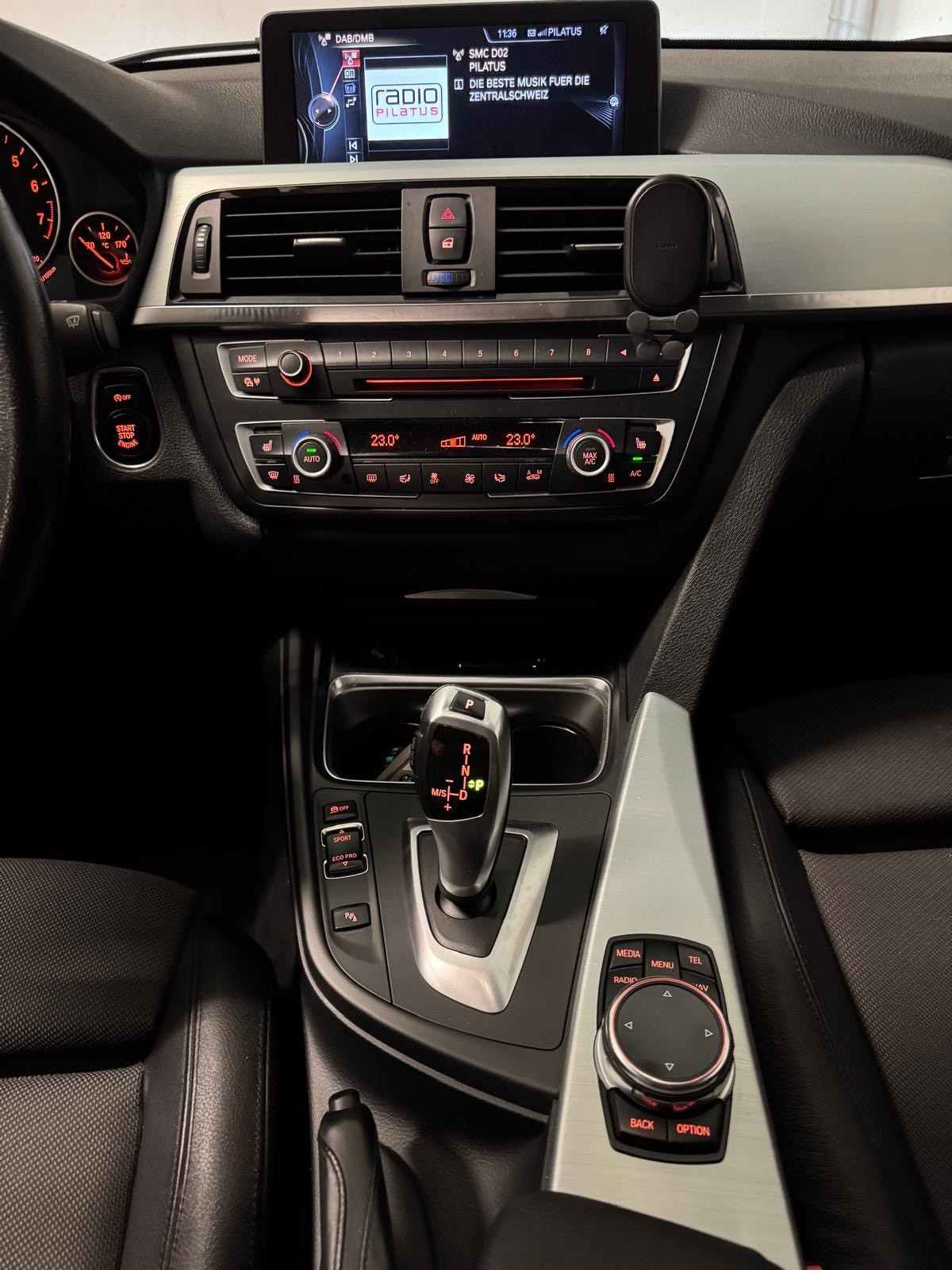 BMW 328i xDrive Touring Modern Line Steptronic-image-12