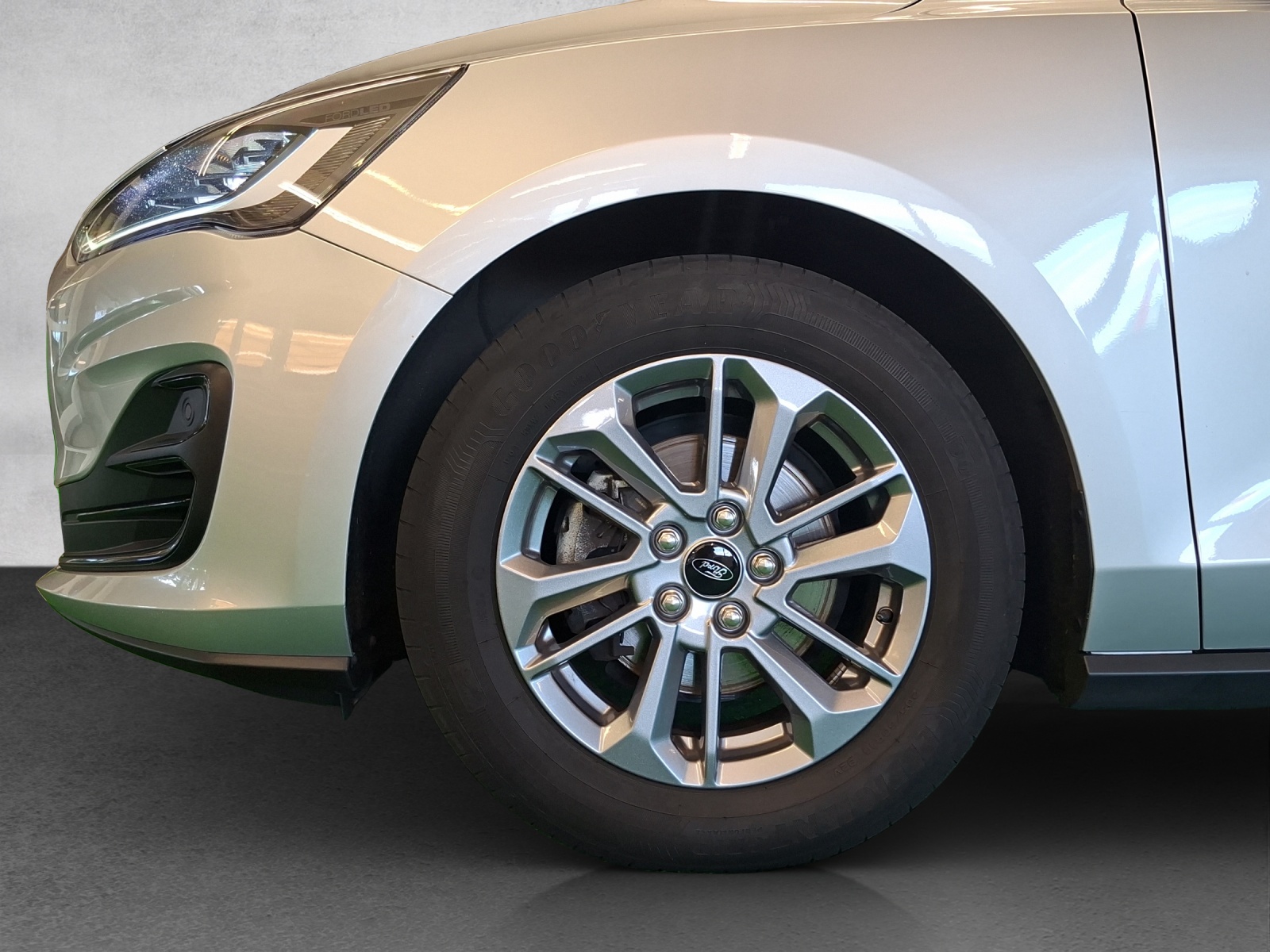FORD Focus Station Wagon 1.0i EcoB Hybrid 125 Titanium-image-15