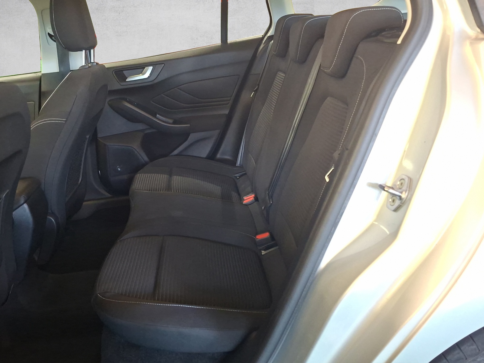 FORD Focus Station Wagon 1.0i EcoB Hybrid 125 Titanium-image-13