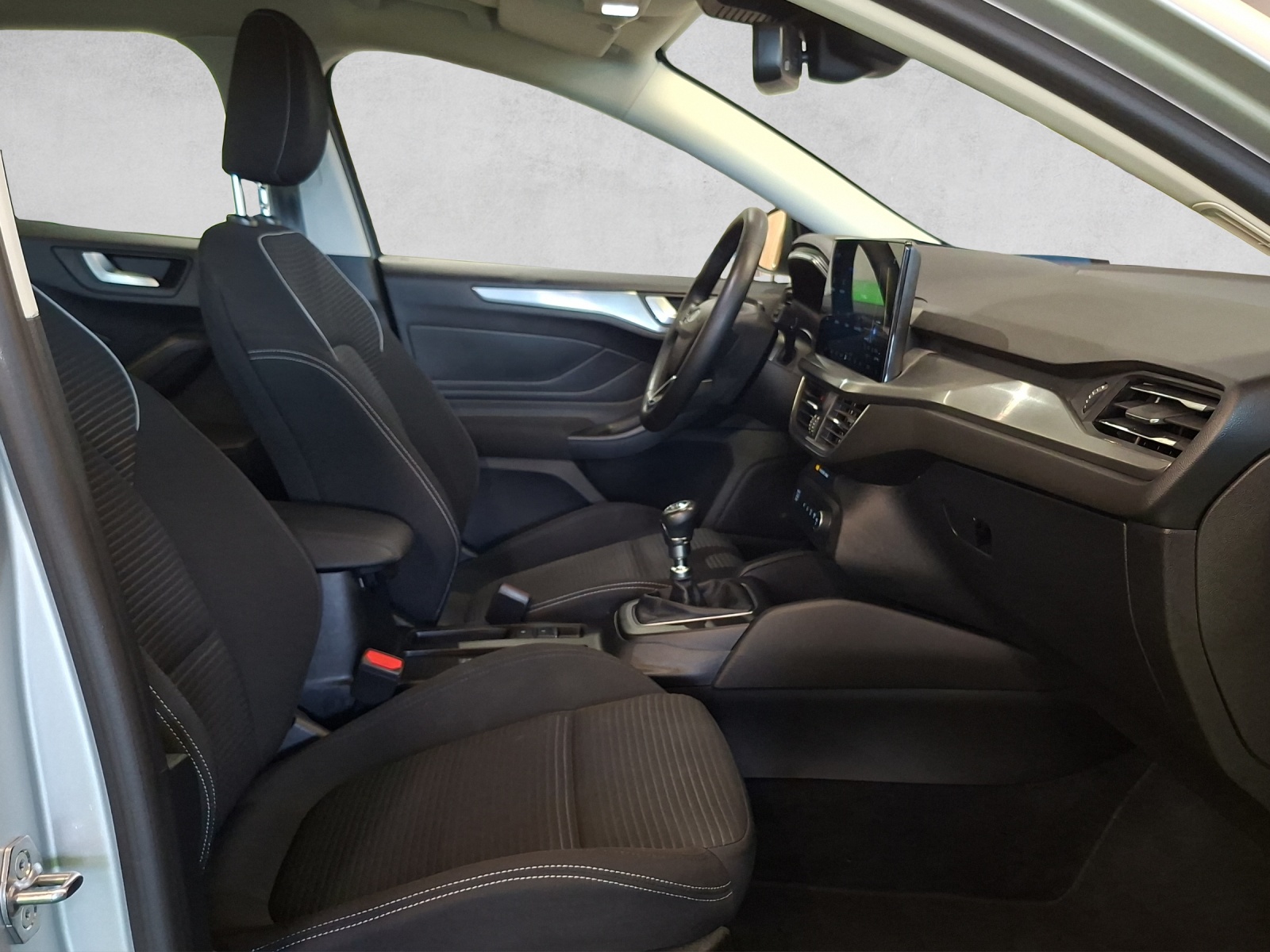FORD Focus Station Wagon 1.0i EcoB Hybrid 125 Titanium-image-12