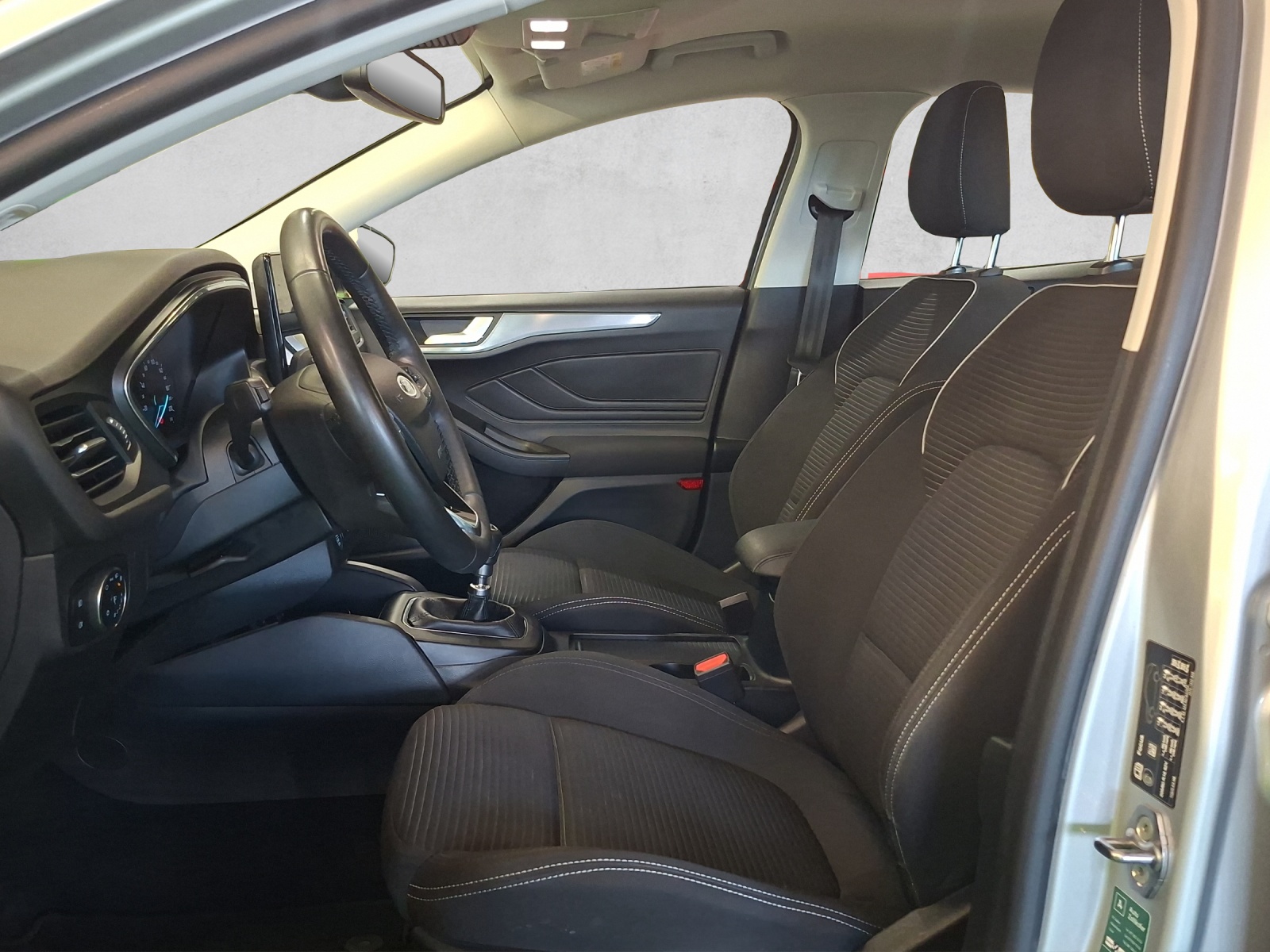 FORD Focus Station Wagon 1.0i EcoB Hybrid 125 Titanium-image-11