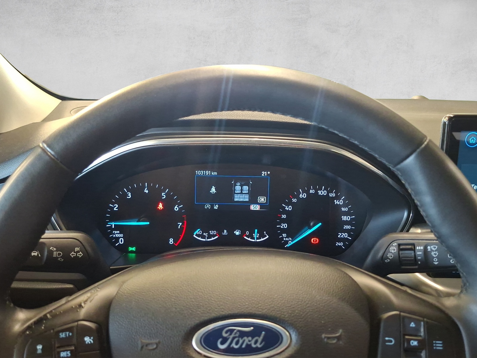 FORD Focus Station Wagon 1.0i EcoB Hybrid 125 Titanium-image-9