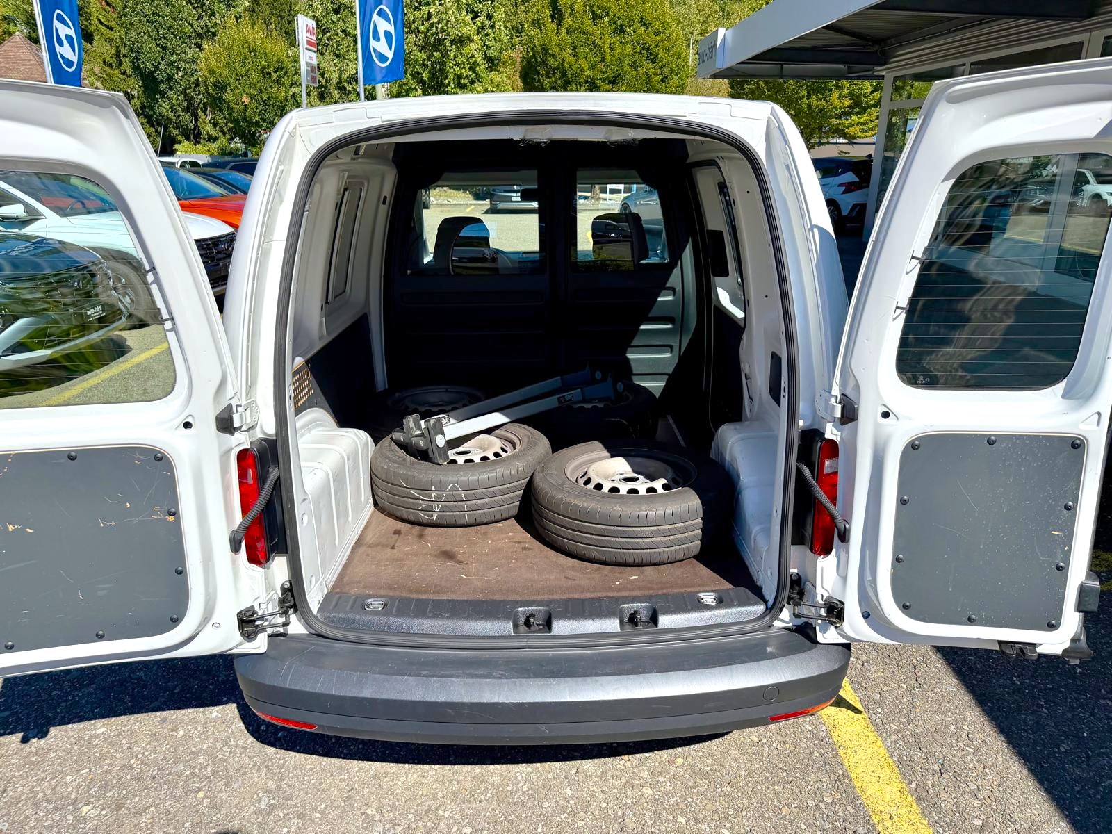 VW Caddy 2.0TDI BMT-image-13