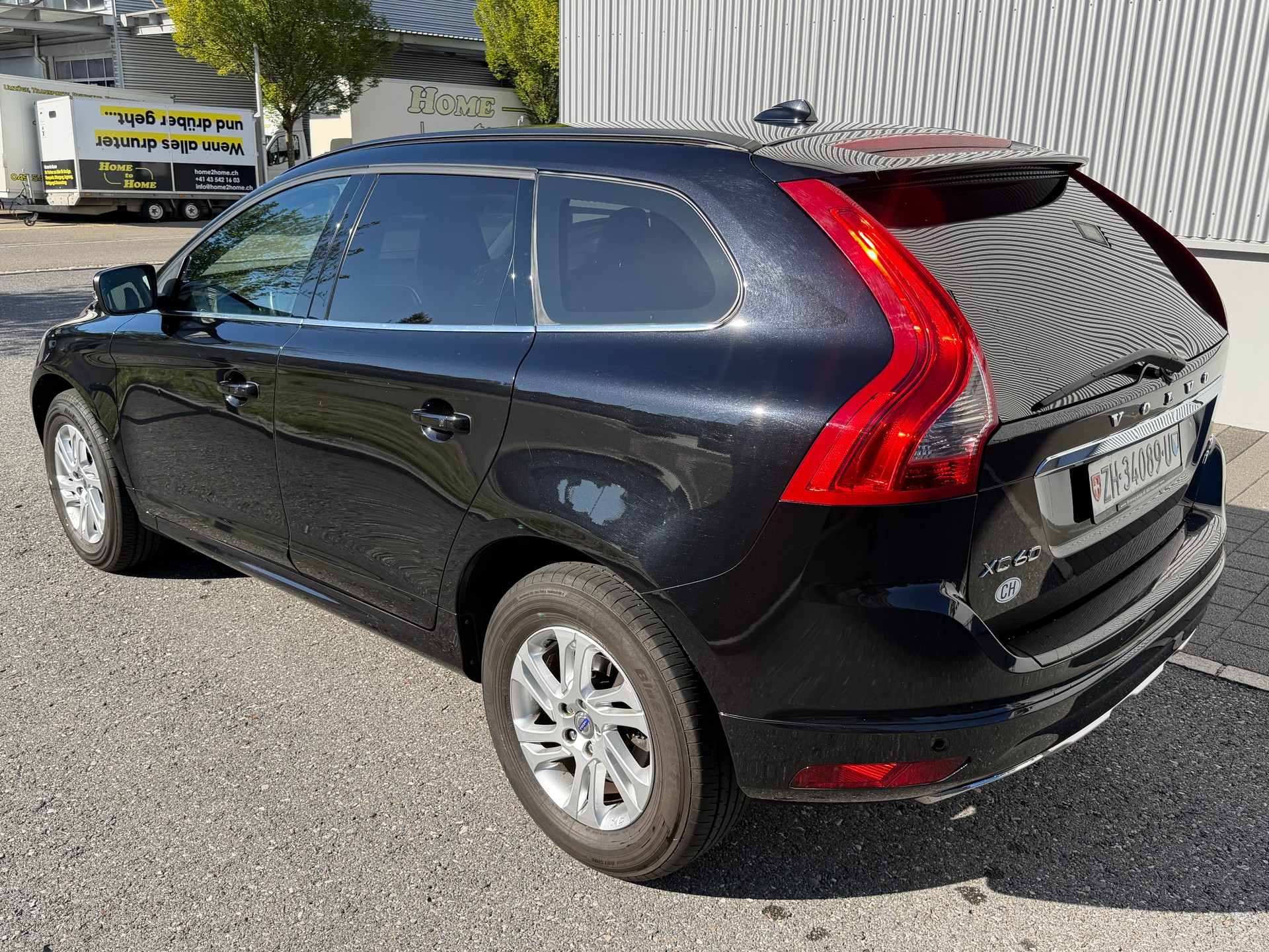 VOLVO XC60 D5 AWD Momentum Geartronic-image-3