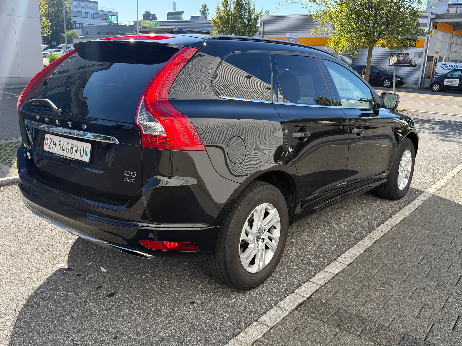VOLVO XC60 D5 AWD Momentum Geartronic-image-2