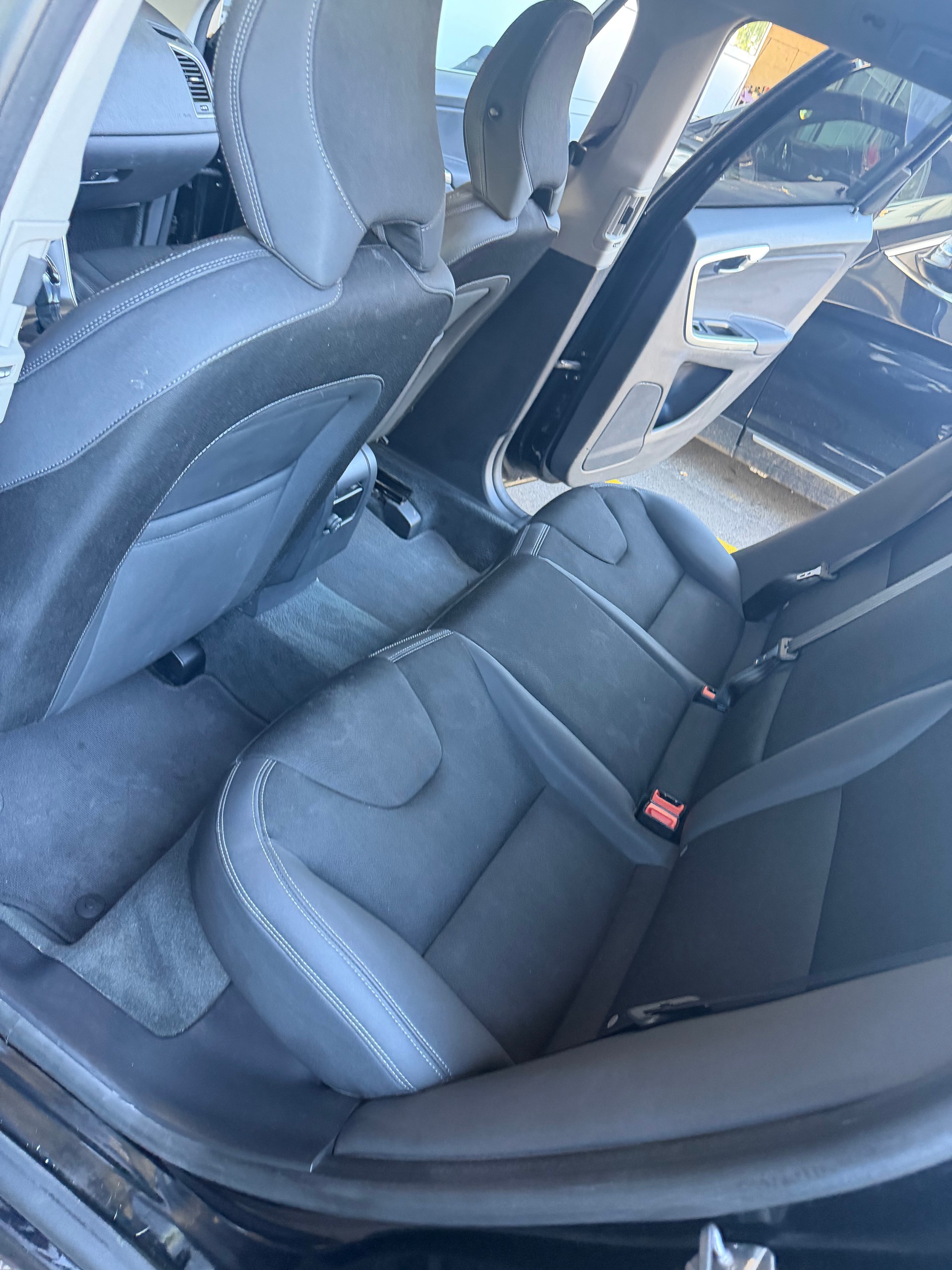 VOLVO XC60 D5 AWD Momentum Geartronic-image-8