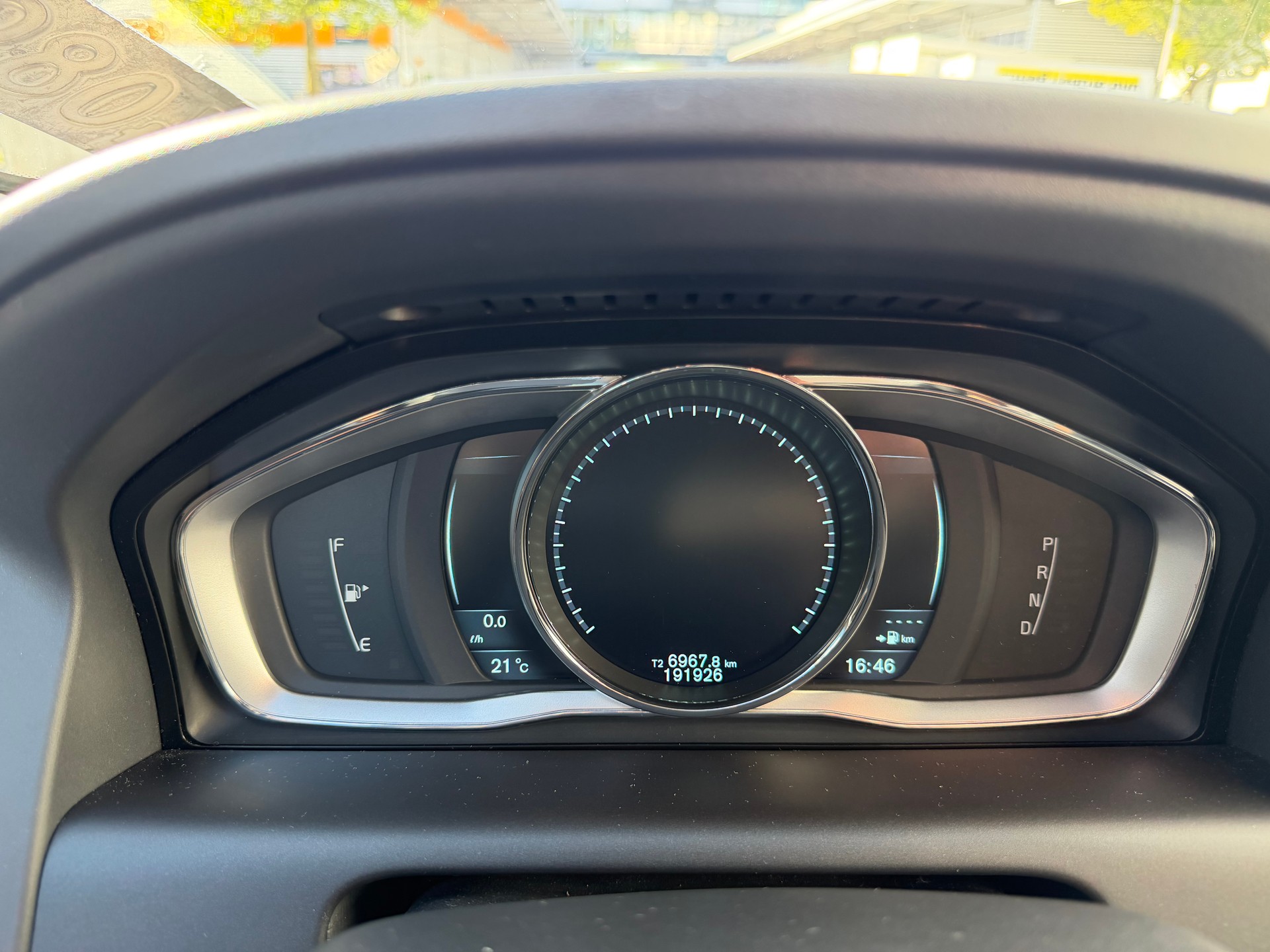 VOLVO XC60 D5 AWD Momentum Geartronic-image-5