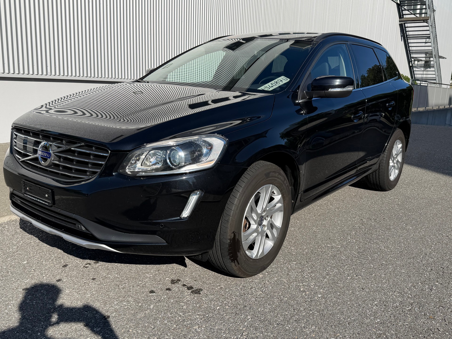 VOLVO XC60 D5 AWD Momentum Geartronic-image-0