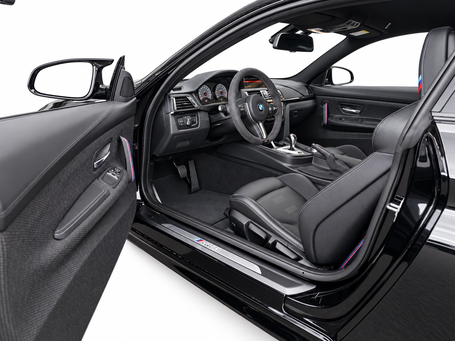 BMW M4 CS Coupé-image-11