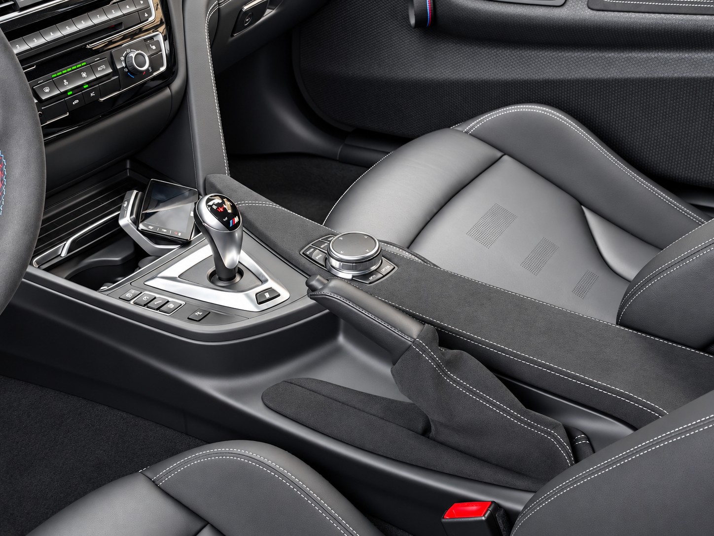 BMW M4 CS Coupé-image-9