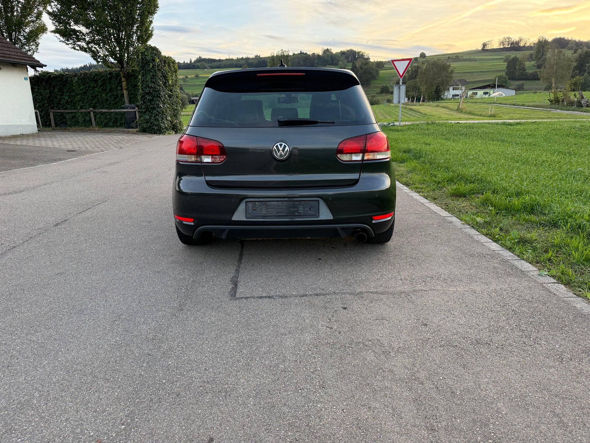 VW Golf 2.0 TSI GTI-image-11