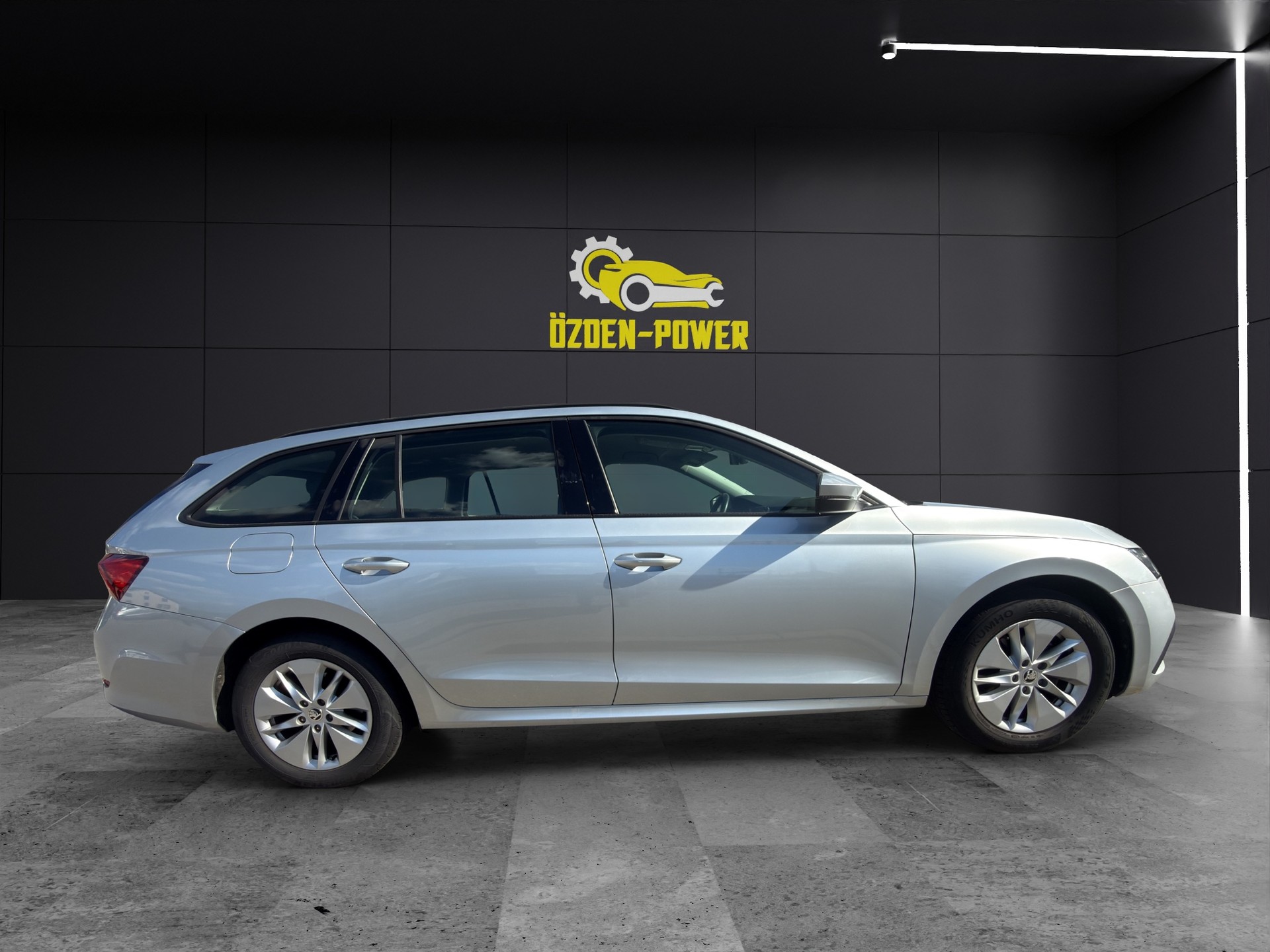 SKODA Octavia Combi 2.0 TDI DSG Ambition-showroom-element-3