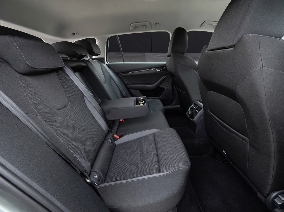SKODA Octavia Combi 2.0 TDI DSG Ambition-image-22