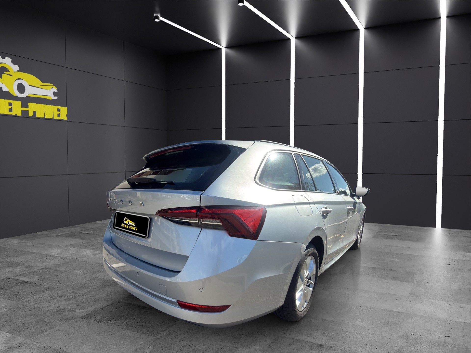 SKODA Octavia Combi 2.0 TDI DSG Ambition-image-4