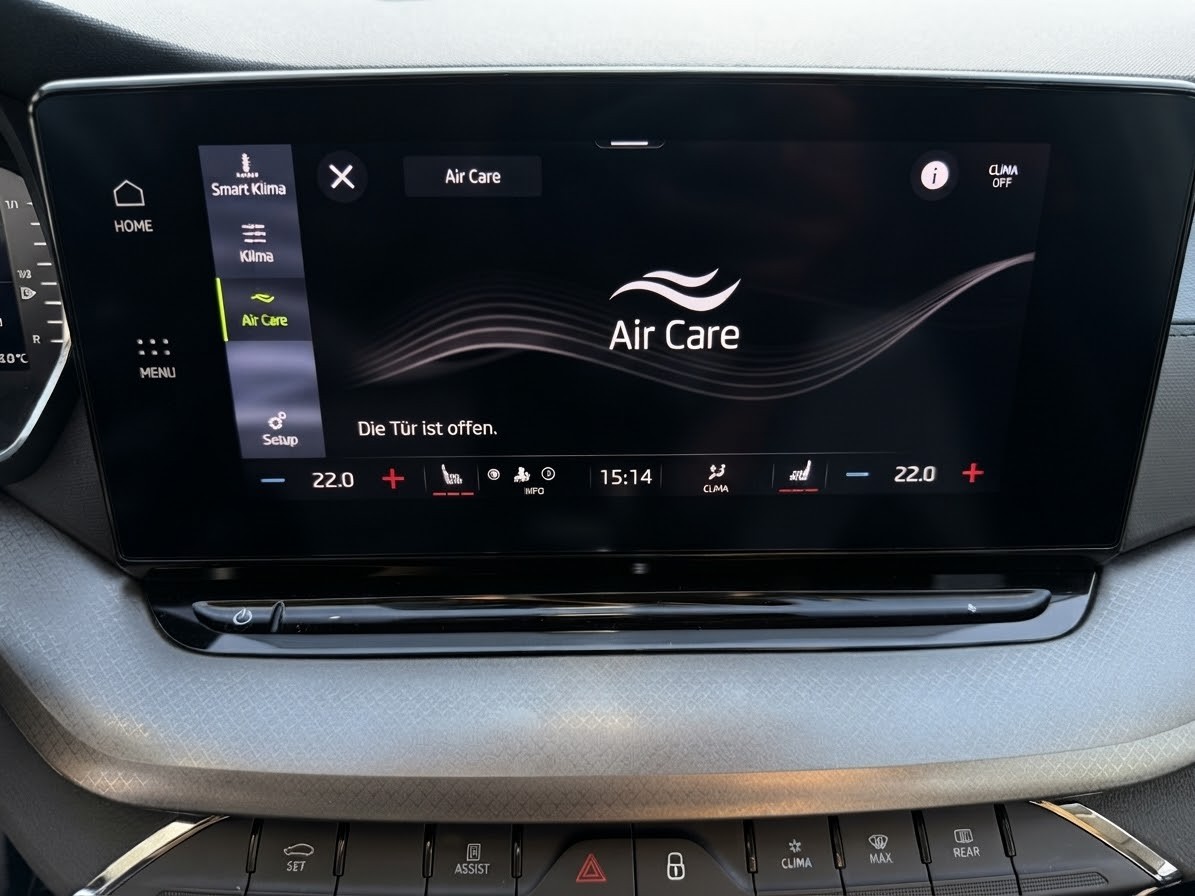 SKODA Octavia Combi 2.0 TDI DSG Ambition-image-35