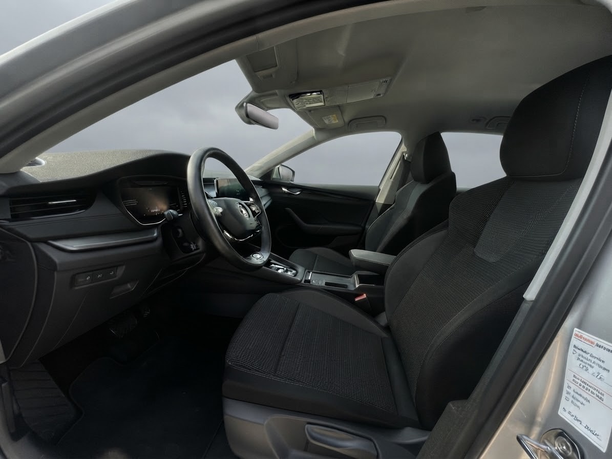 SKODA Octavia Combi 2.0 TDI DSG Ambition-image-12