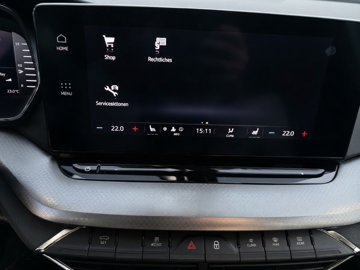 SKODA Octavia Combi 2.0 TDI DSG Ambition-image-32