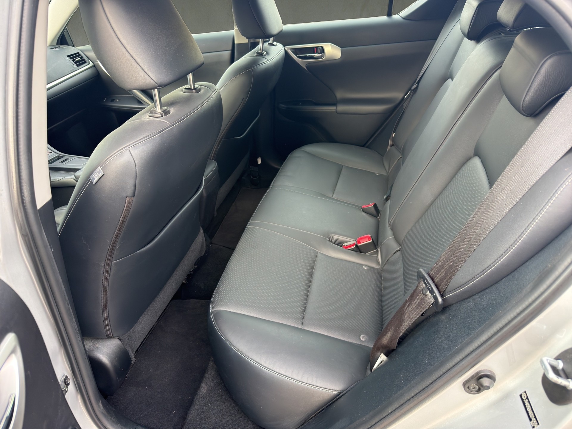 LEXUS CT 200h 1.8 excellence CVT-image-9