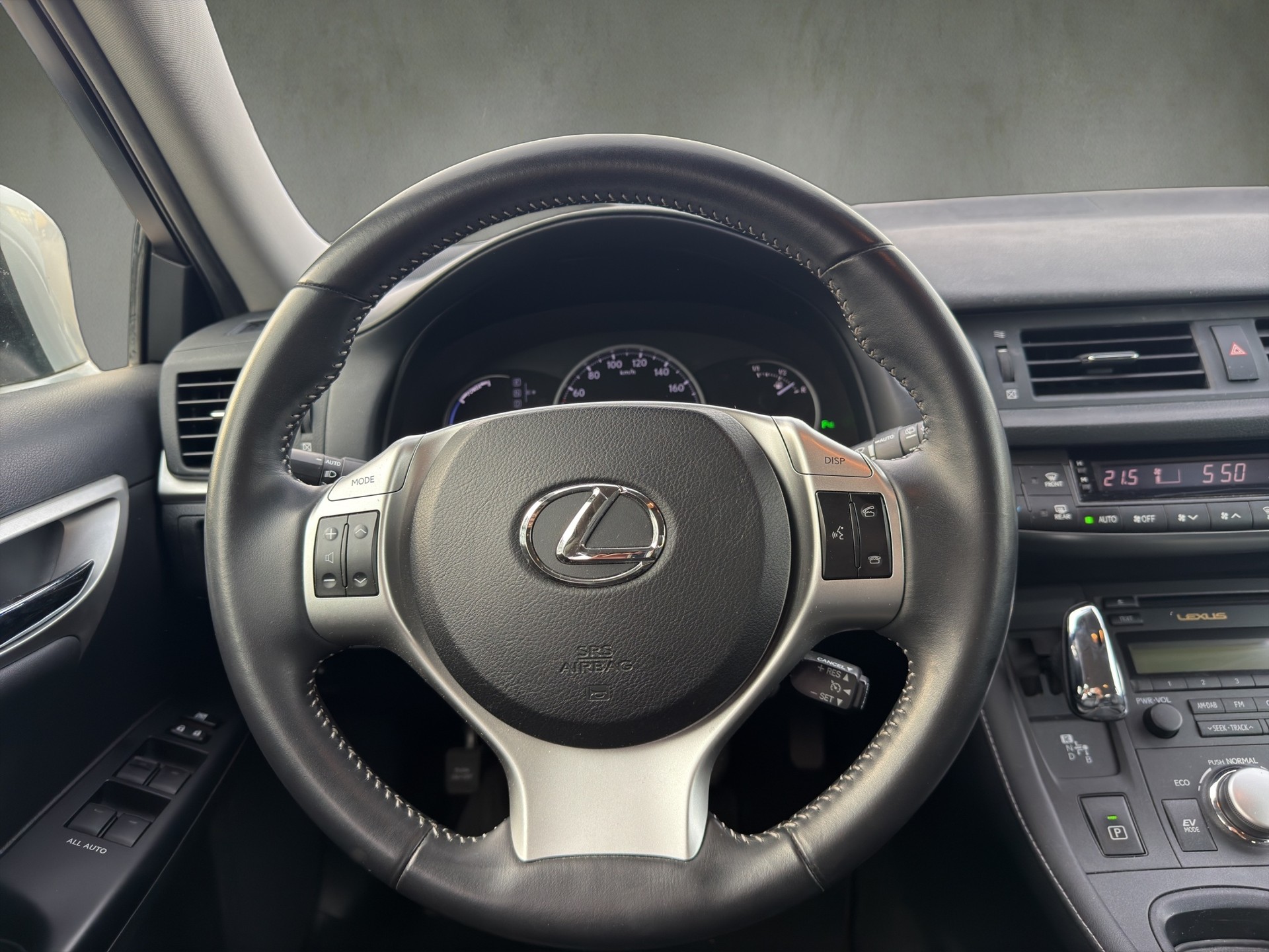 LEXUS CT 200h 1.8 excellence CVT-image-8
