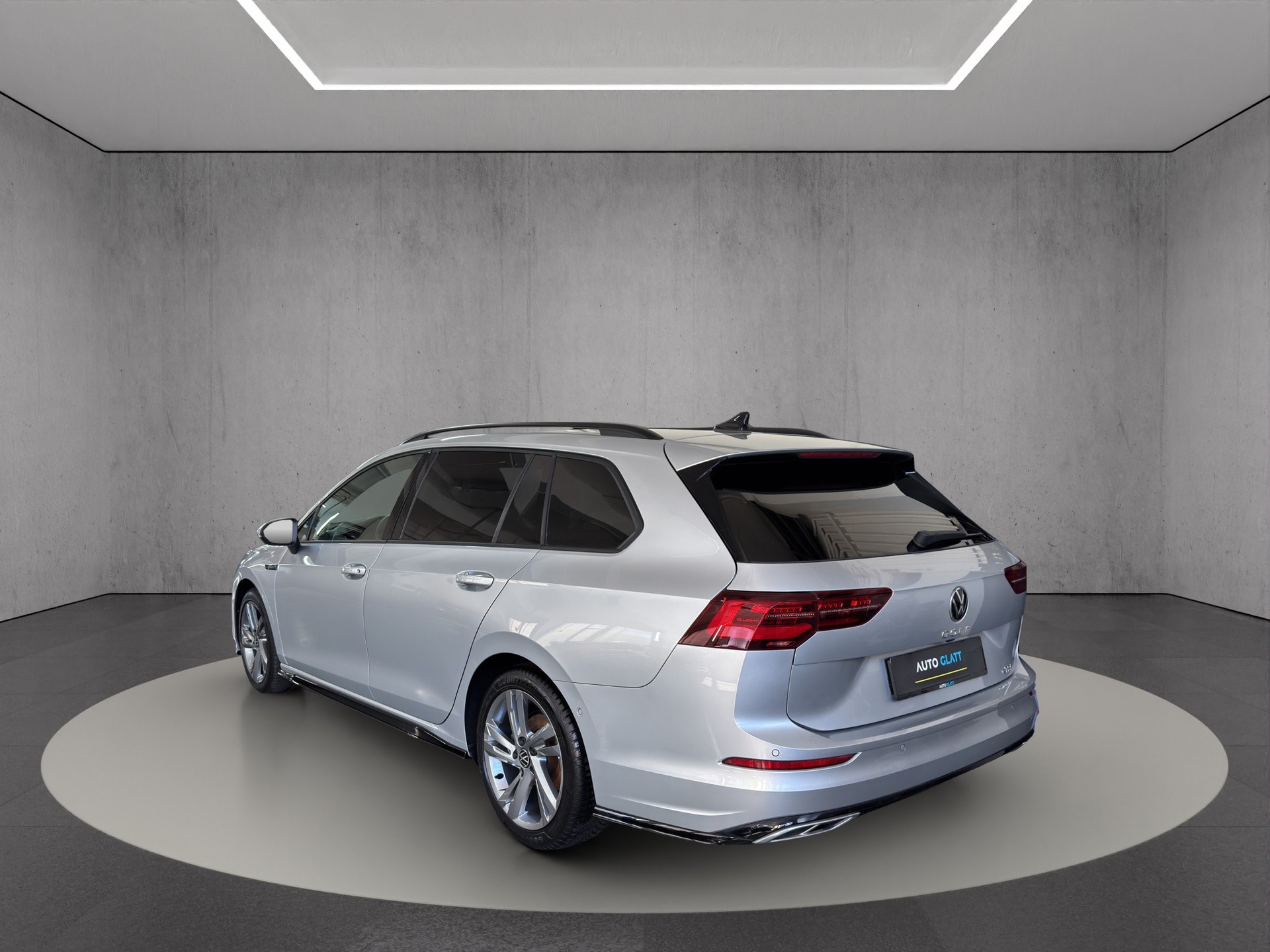 VW Golf Variant 1.5 eTSI mHEV R-Line "AHK-Matrix-RF.-Kamera-Navi"-image-4