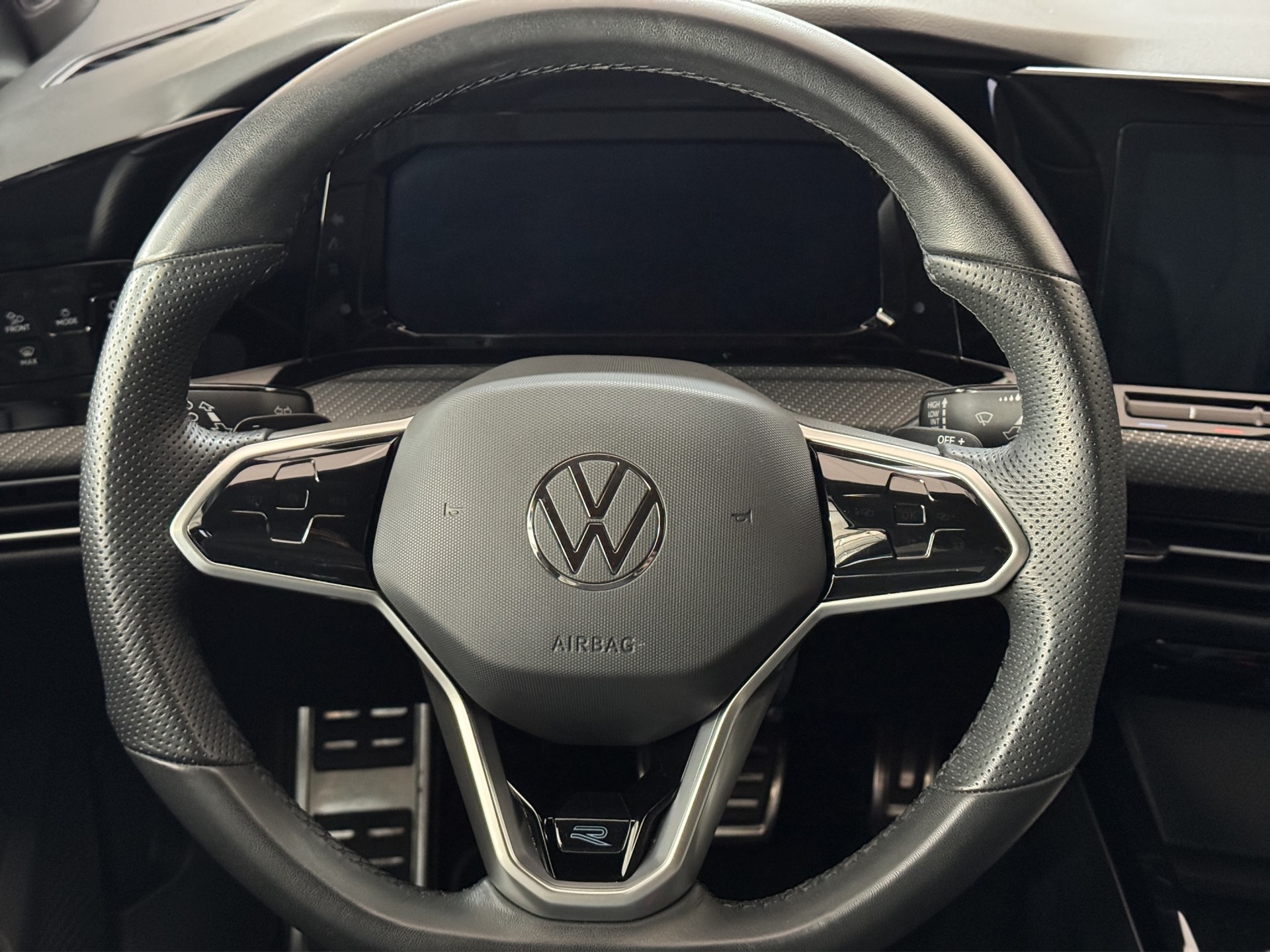 VW Golf Variant 1.5 eTSI mHEV R-Line "AHK-Matrix-RF.-Kamera-Navi"-image-11