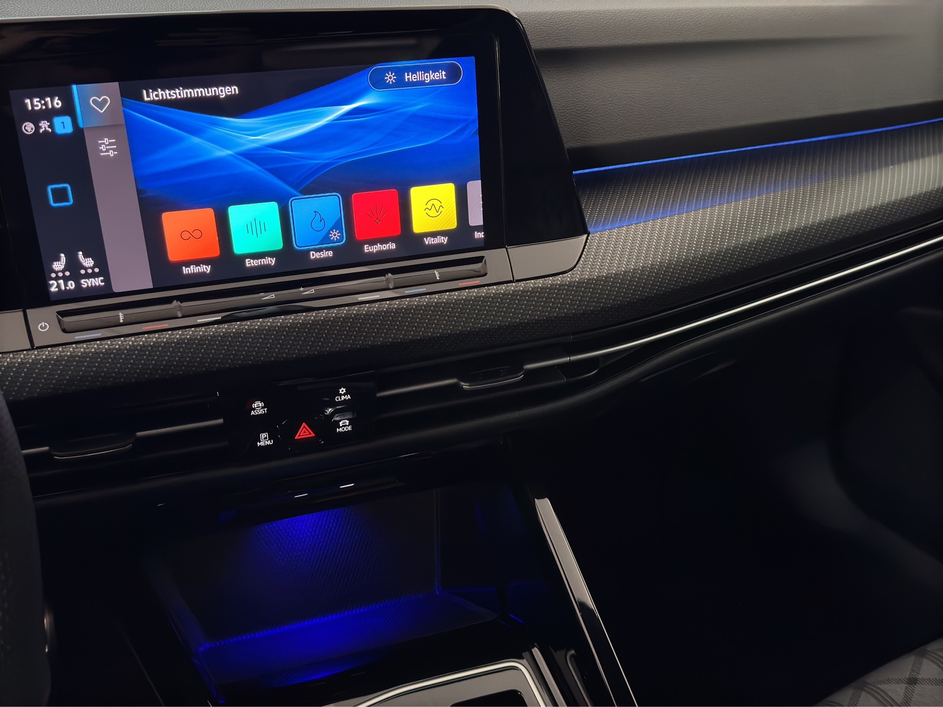 VW Golf Variant 1.5 eTSI mHEV R-Line "AHK-Matrix-RF.-Kamera-Navi"-image-17