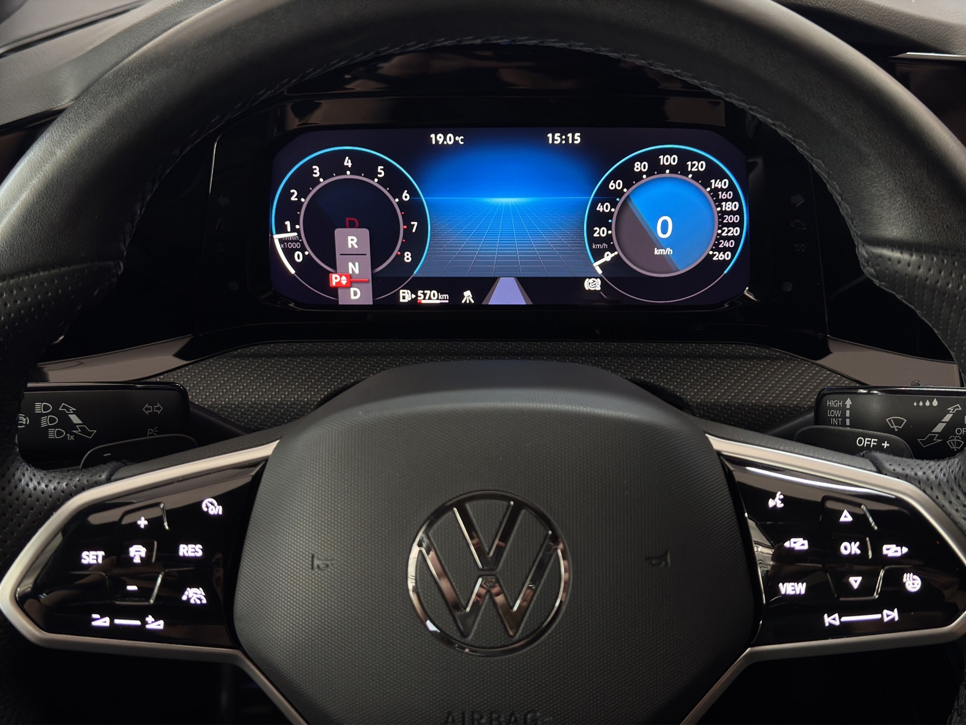 VW Golf Variant 1.5 eTSI mHEV R-Line "AHK-Matrix-RF.-Kamera-Navi"-image-12
