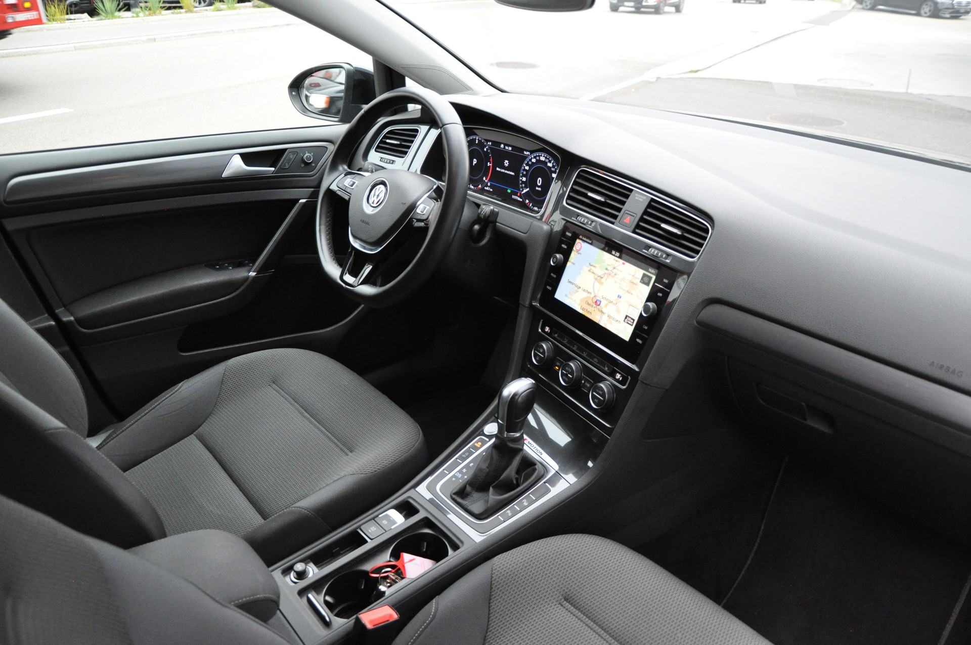 VW Golf 2.0 TDI Comfortline 4Motion DSG-image-15