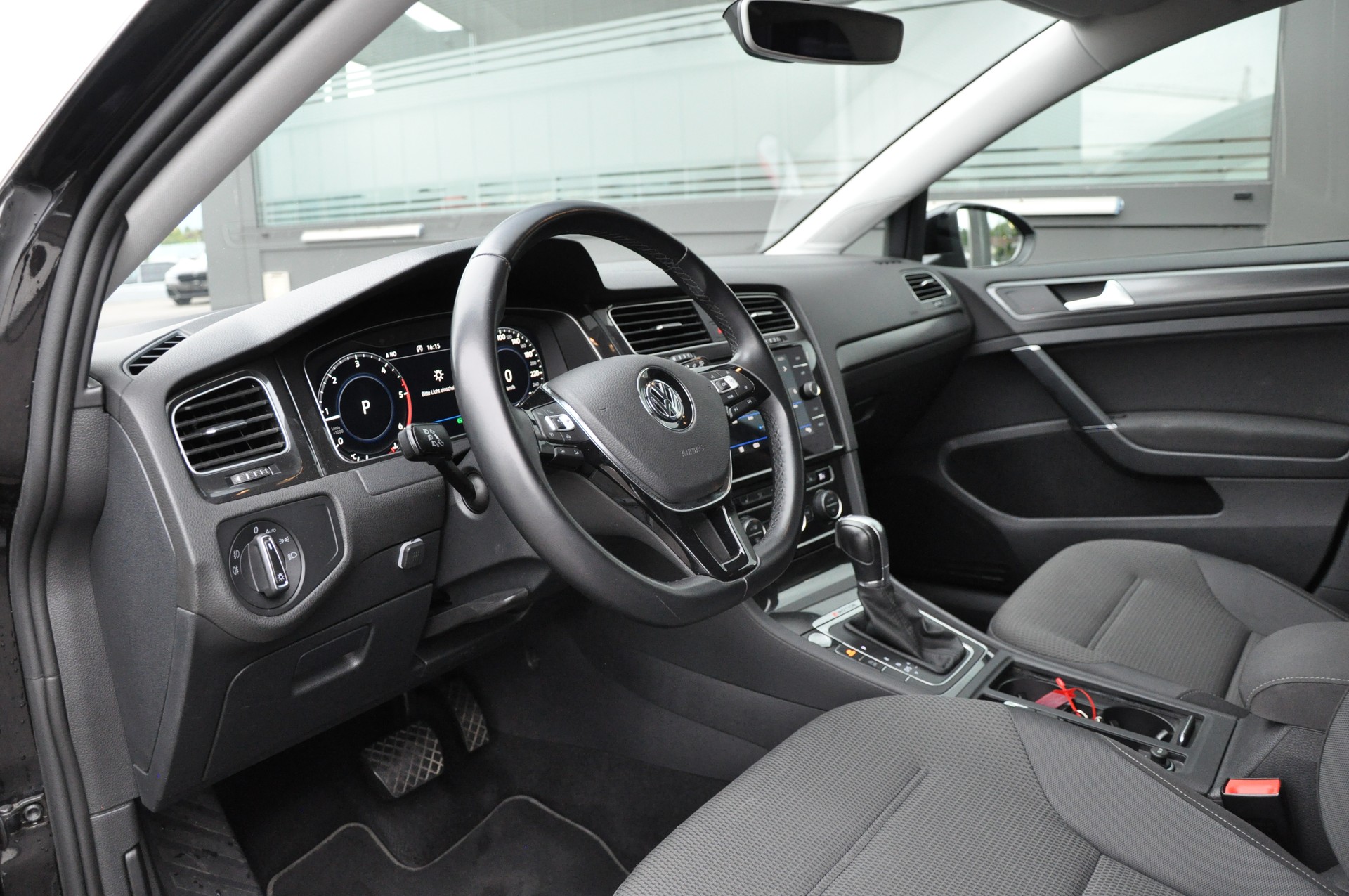 VW Golf 2.0 TDI Comfortline 4Motion DSG-image-17