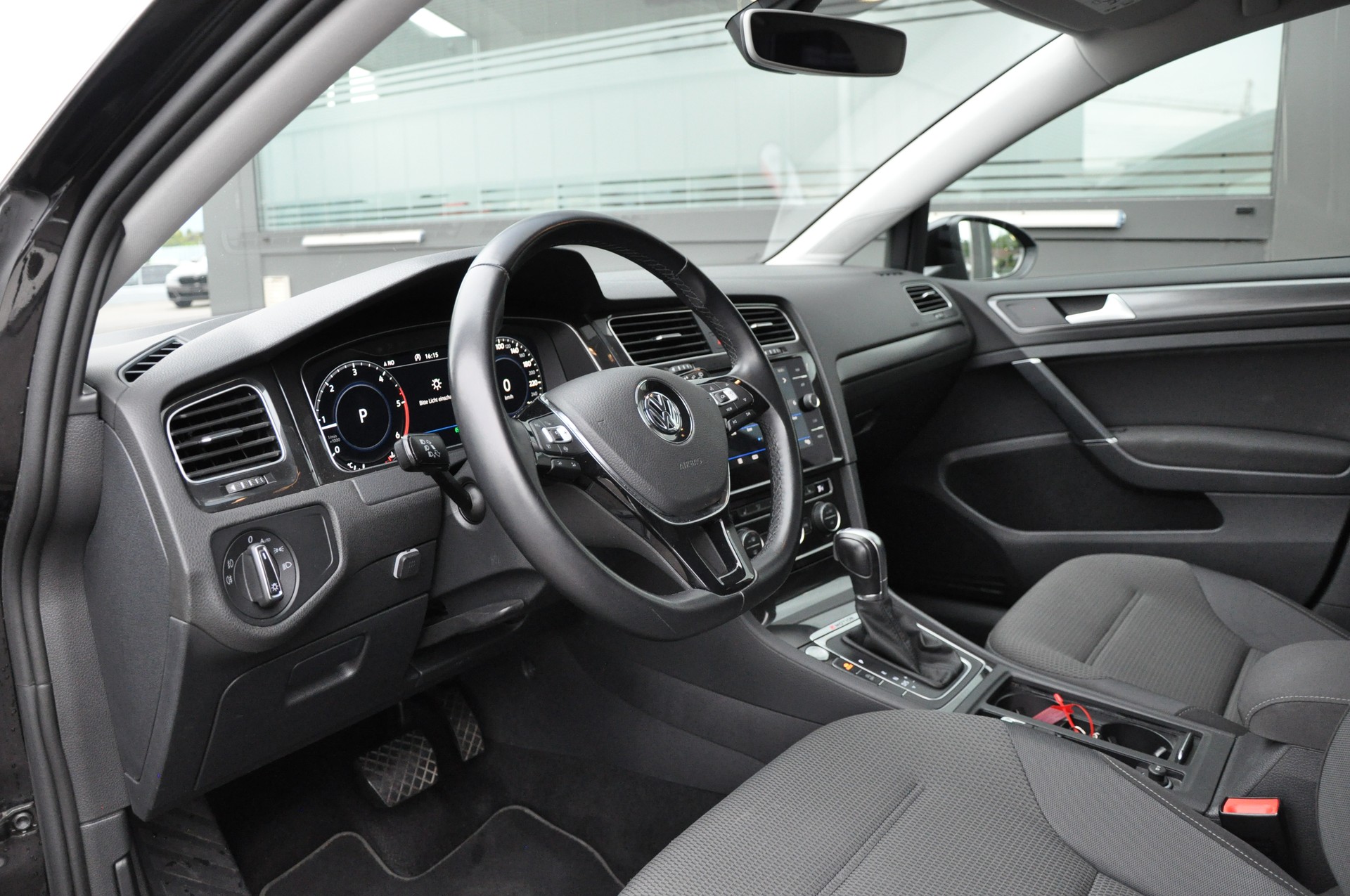 VW Golf 2.0 TDI Comfortline 4Motion DSG-image-18