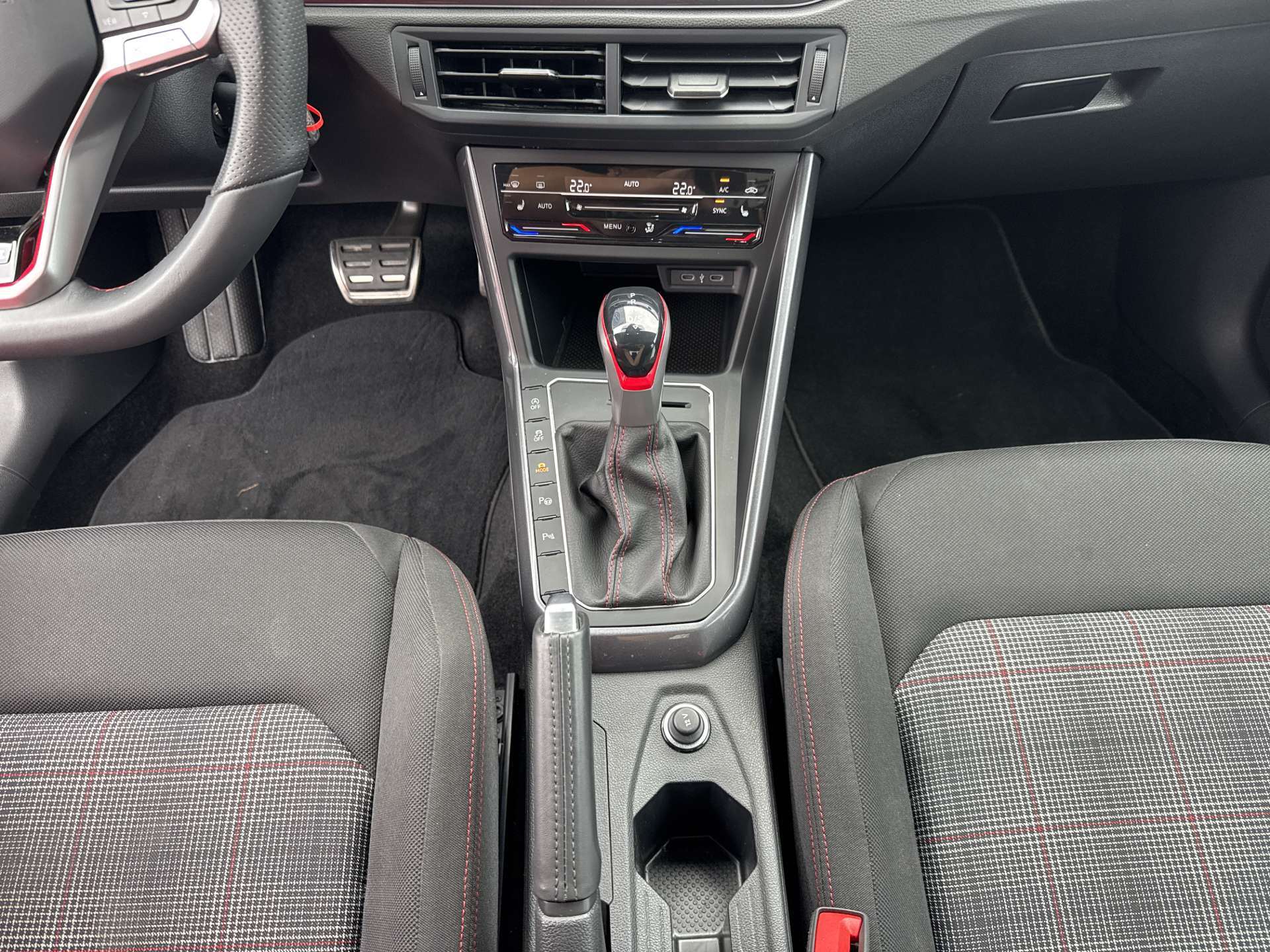 VW Polo 2.0 TSi GTi 207PS DSG-Automat-image-11