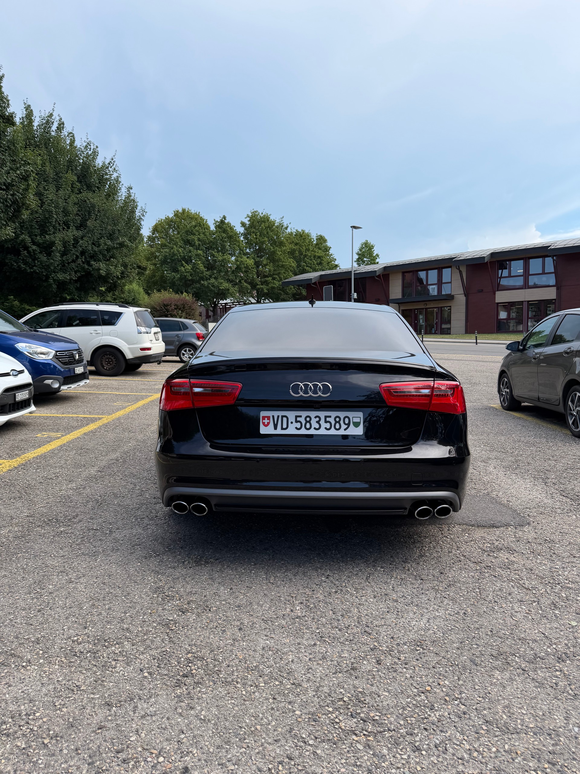 AUDI 4.0 V8 TFSI quattro S-Tronic-image-4