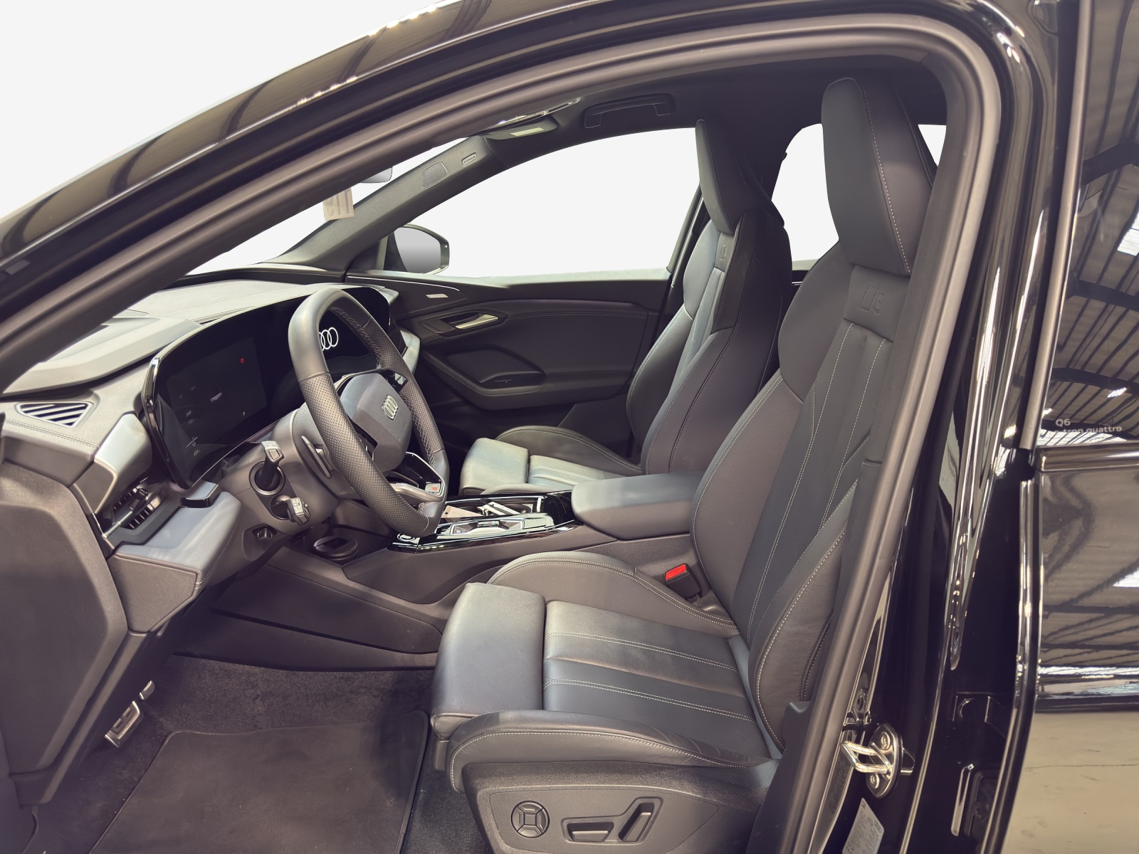 AUDI Q6 e-tron quattro-image-8
