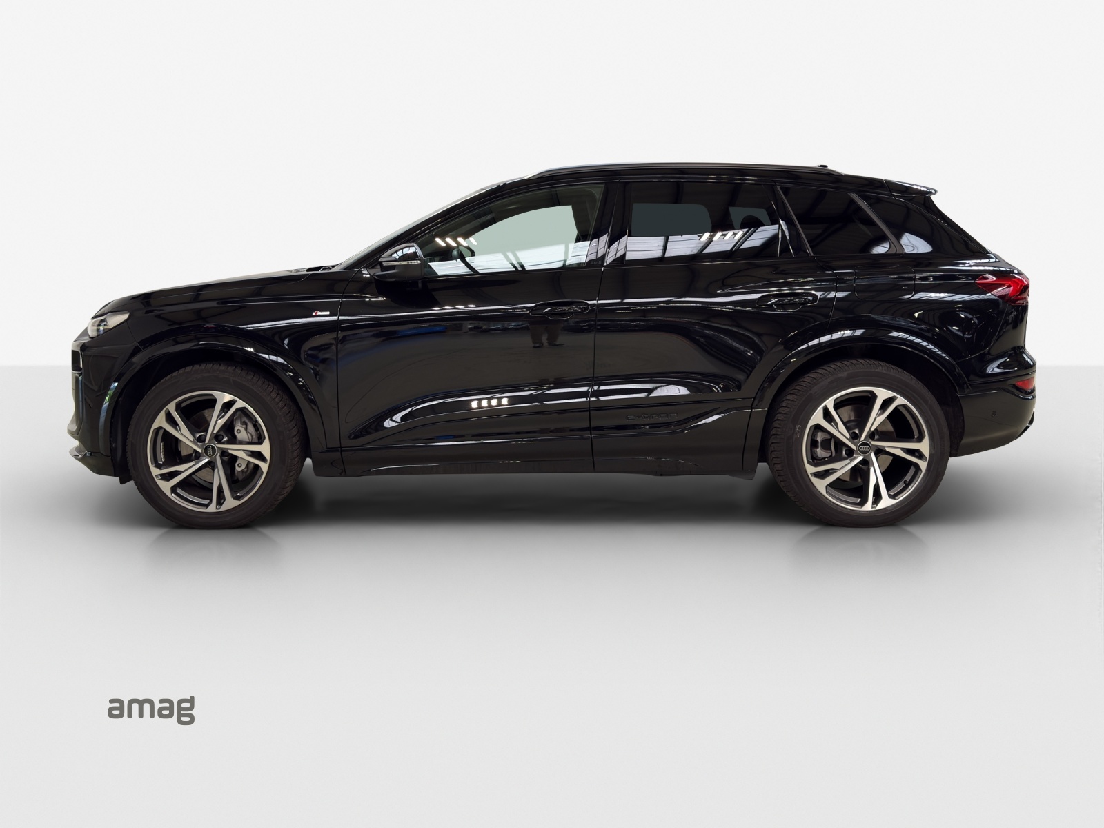 AUDI Q6 e-tron quattro-image-2