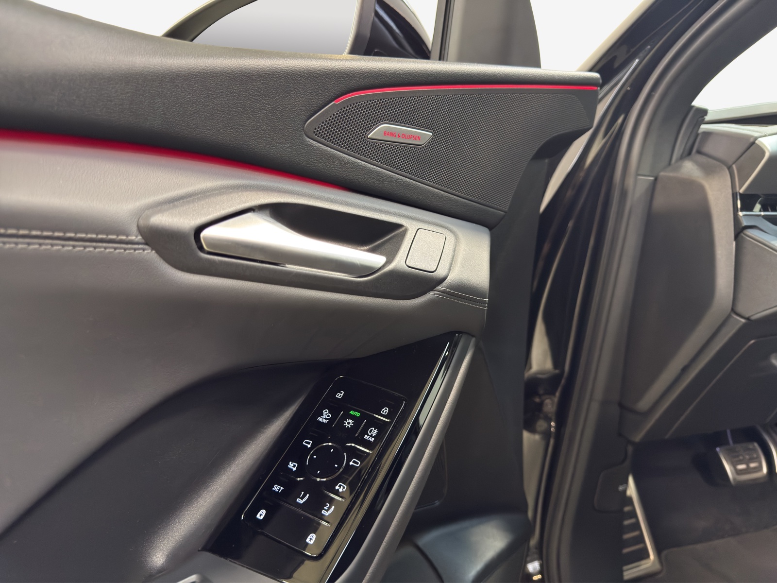 AUDI Q6 e-tron quattro-image-15