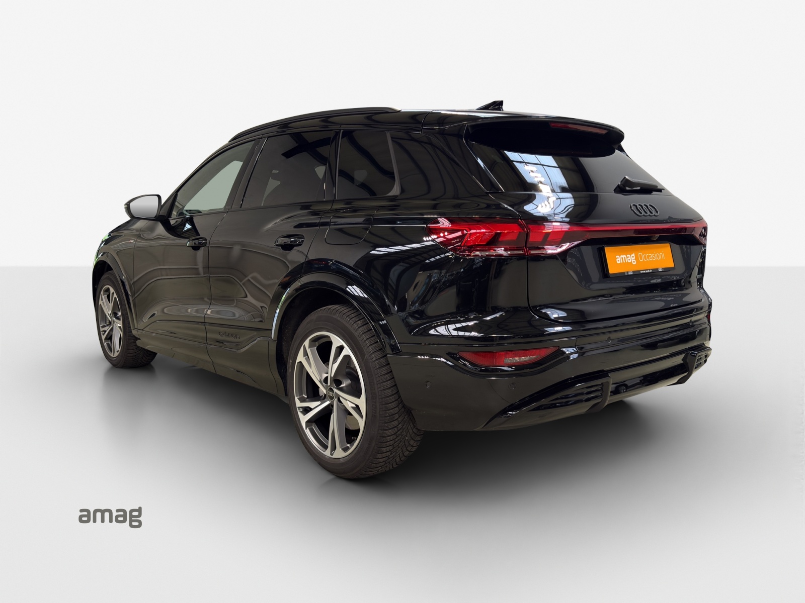 AUDI Q6 e-tron quattro-image-3