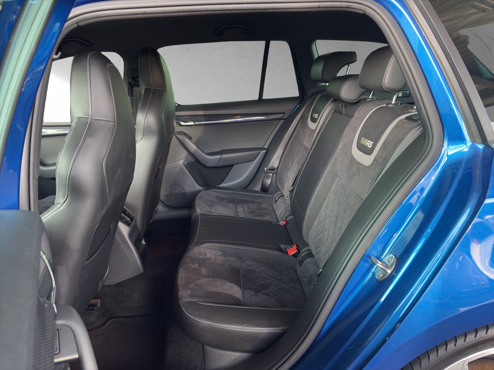 SKODA Octavia Combi 2.0 TSI RS DSG-image-5