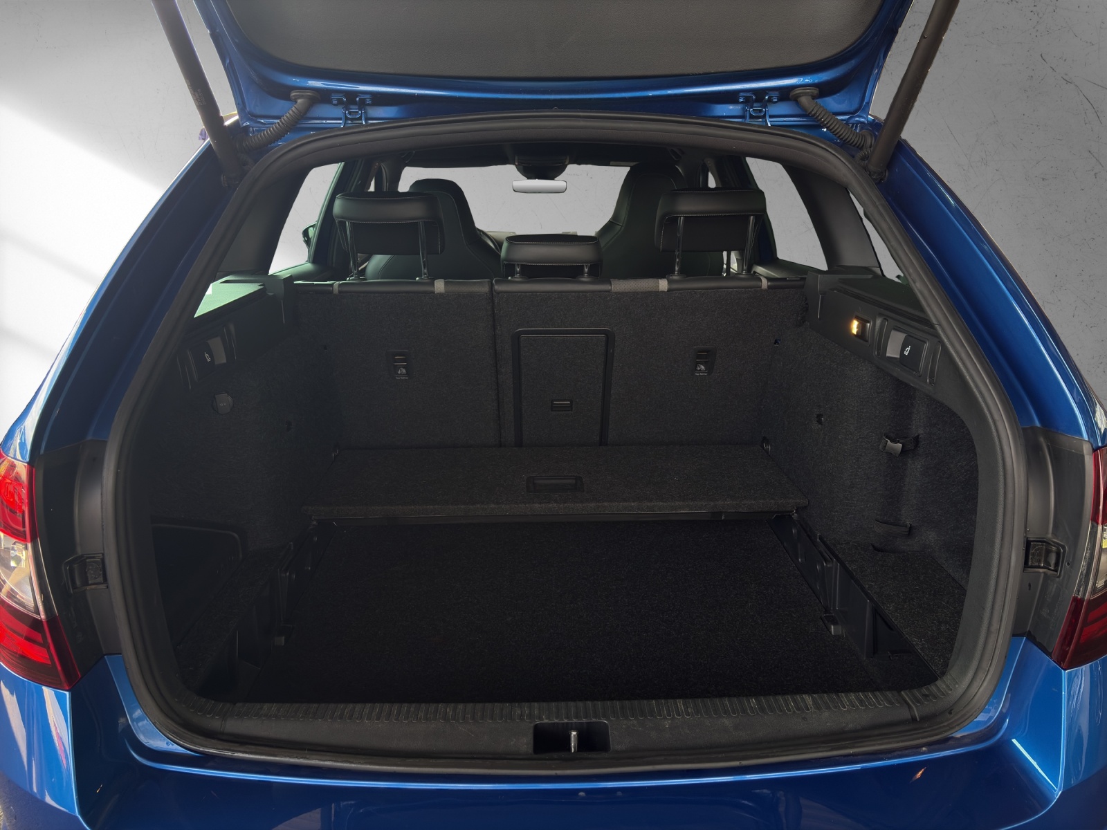 SKODA Octavia Combi 2.0 TSI RS DSG-image-8